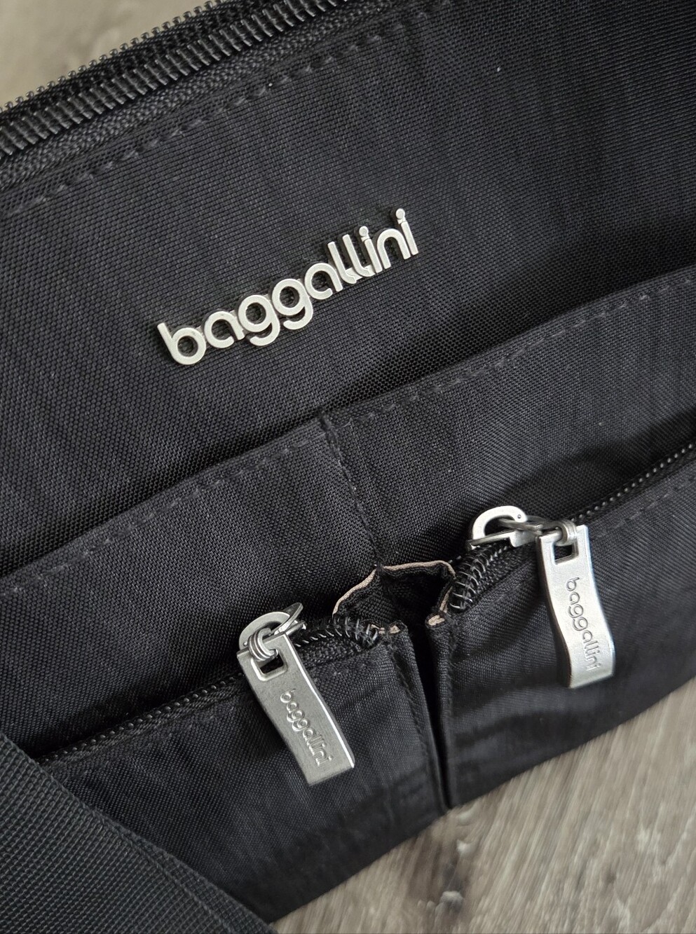 Baggallini Black Cross Over Crossbody Bag - Picture 7 of 7